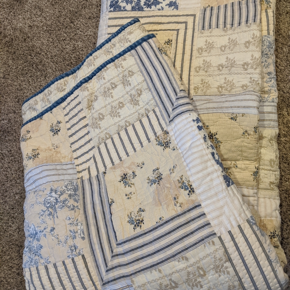 Liz Claiborne King-sized quilt